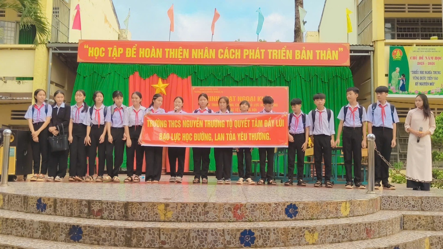 HOẠT ĐỘNG NGOẠI KHÓA “CHUNG TAY ĐẨY LÙI BẠO LỰC HỌC ĐƯỜNG, LAN TỎA YÊU THƯƠNG”