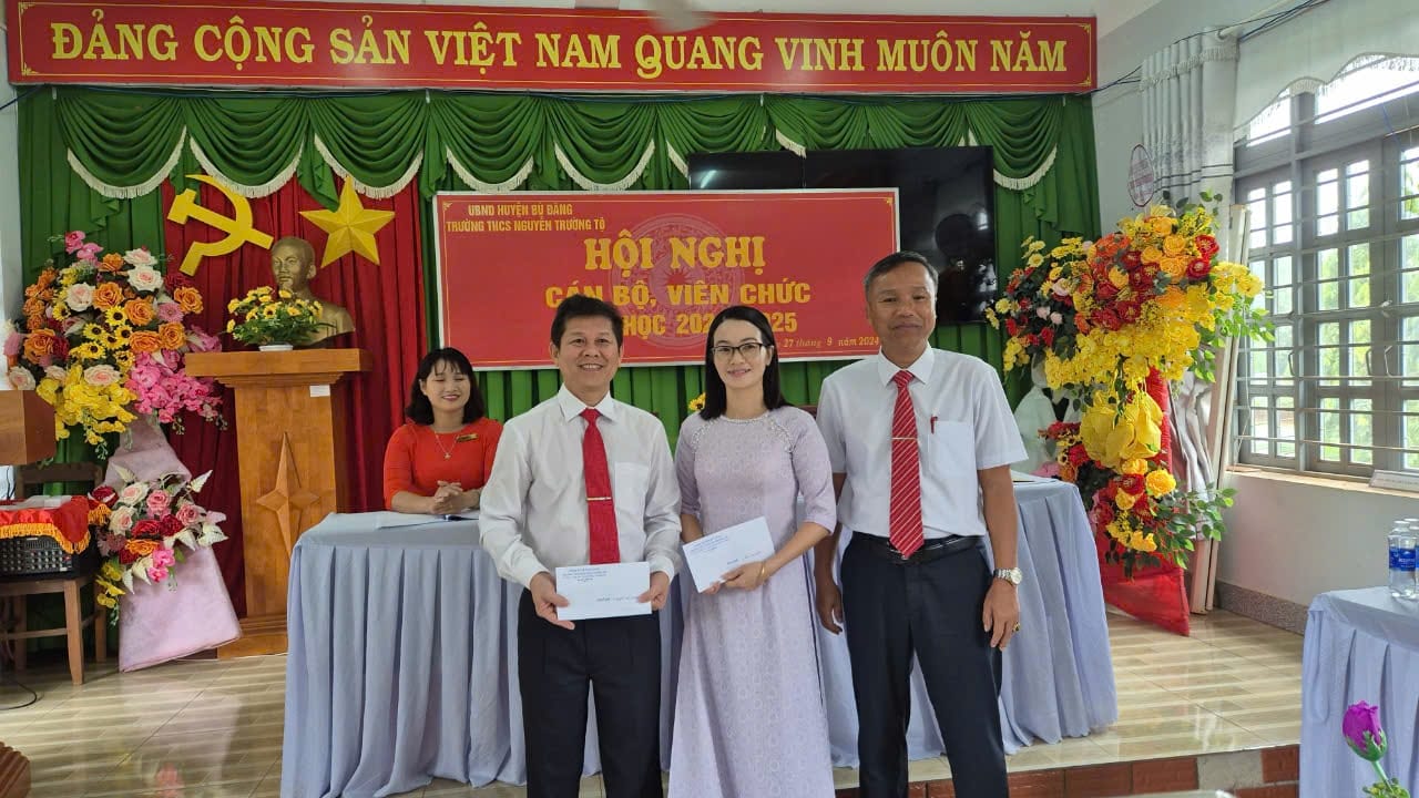HỘI NGHỊ CBCC NĂM HỌC 2024 -  2025