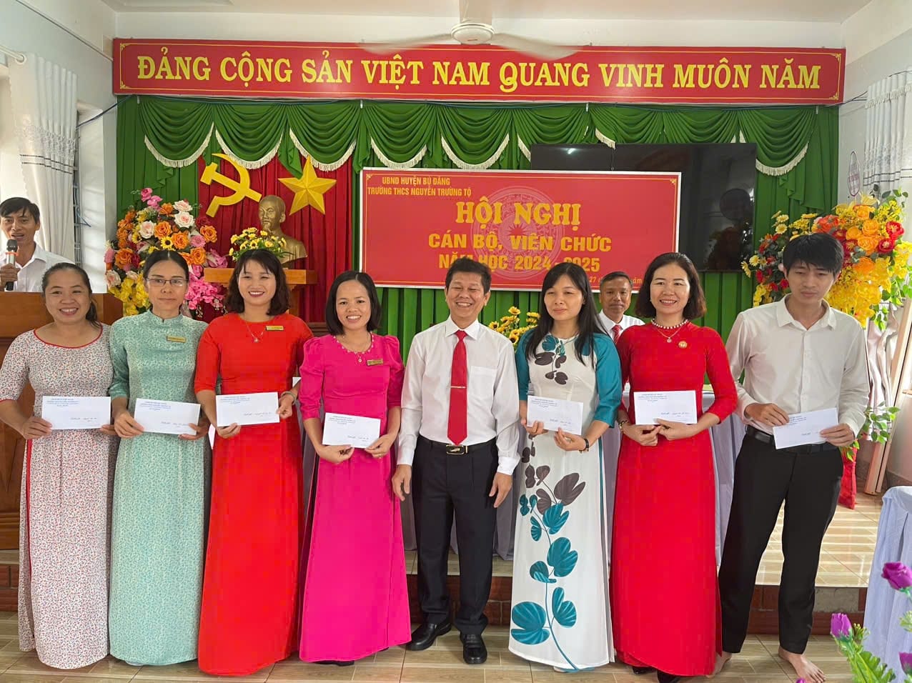HỘI NGHỊ CBCC NĂM HỌC 2024 -  2025
