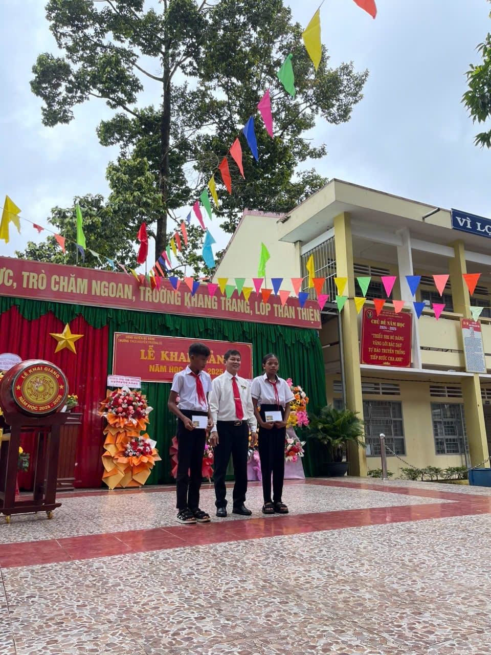 KHAI GIẢNG NĂM HỌC MỚI
