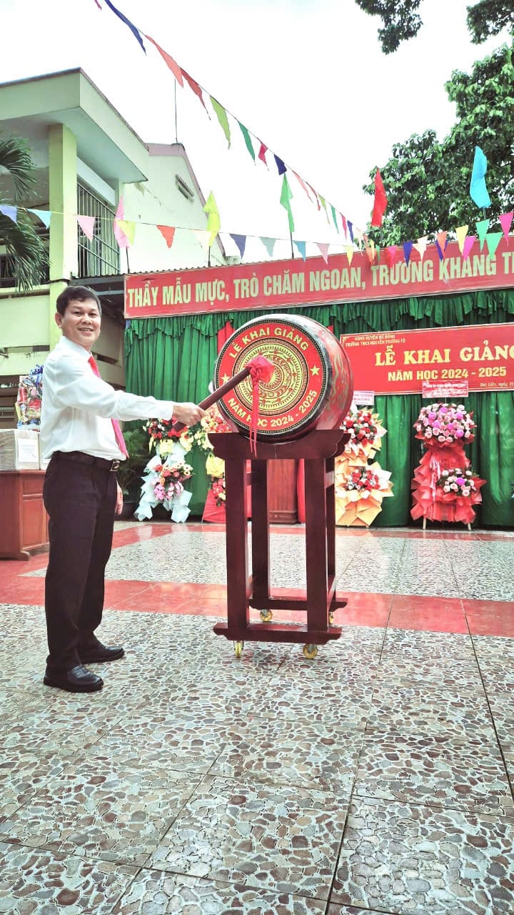 KHAI GIẢNG NĂM HỌC MỚI