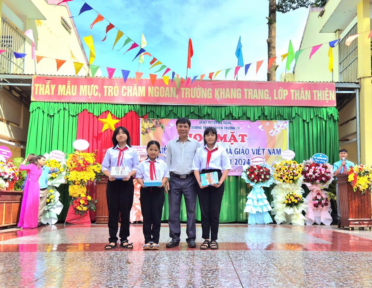 CHÀO MỪNG 20/11