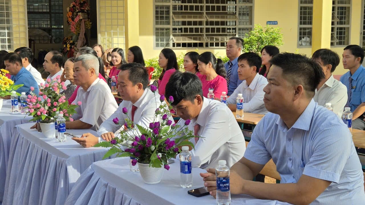 CHÀO MỪNG 20/11