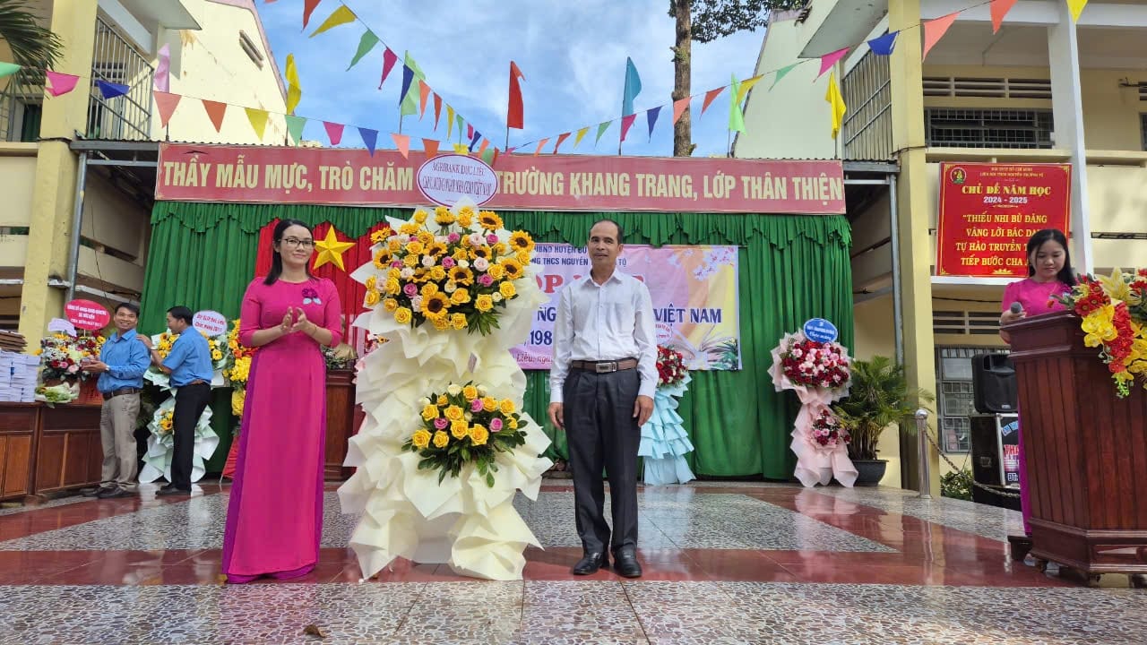 CHÀO MỪNG 20/11